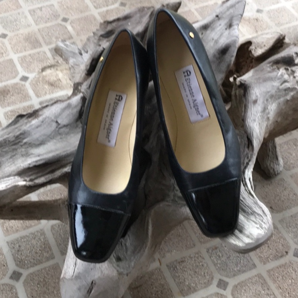 NWOB Vintage Classic Etienne Aigner Black Leather Women's Pump Size 6